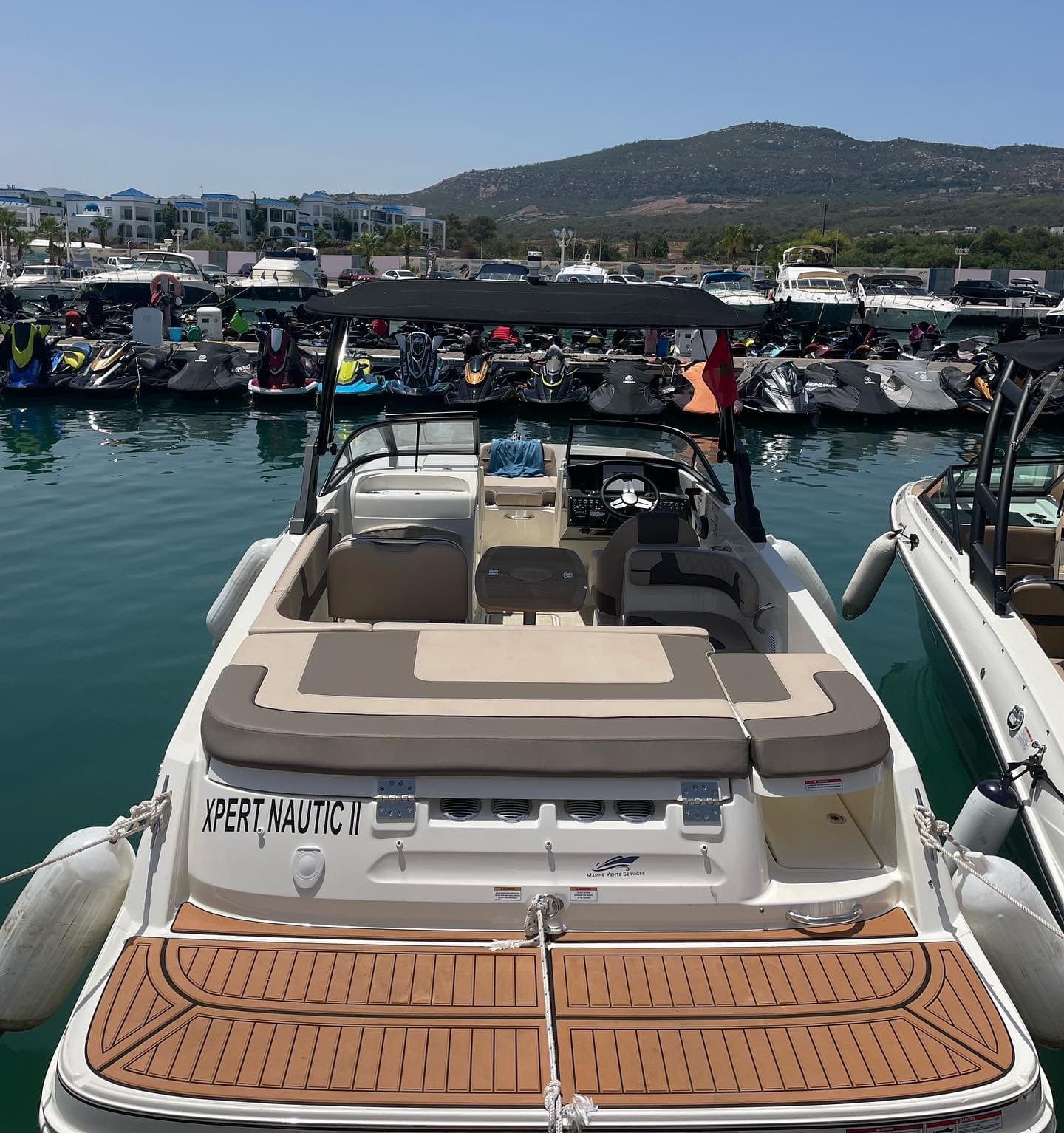 Bowrider premium Xpert Nautic II à louer à Marina Smir — cuir beige taupe