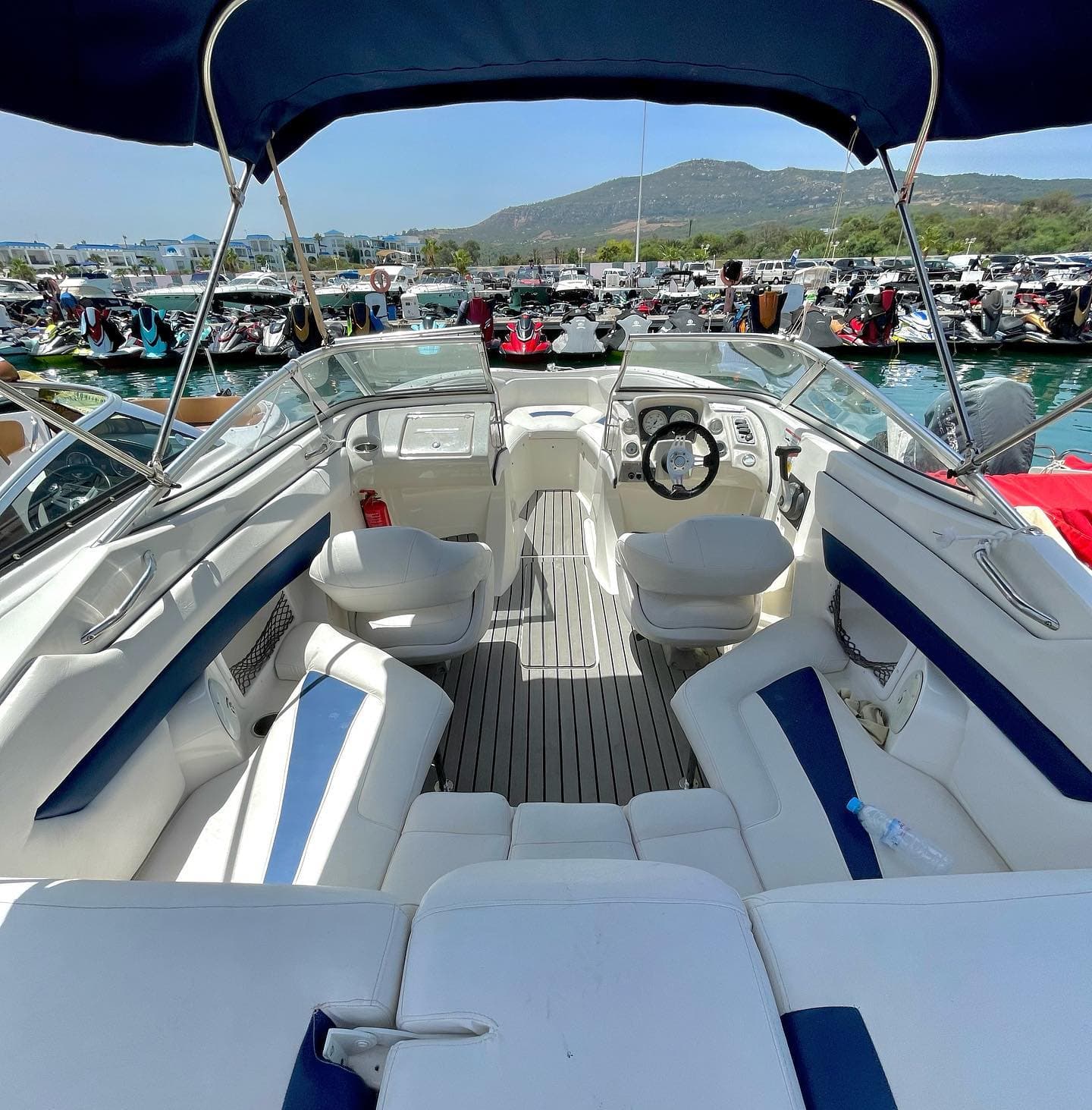 Sport boat Casara blanc et bleu marine à louer à Marina Smir — 2