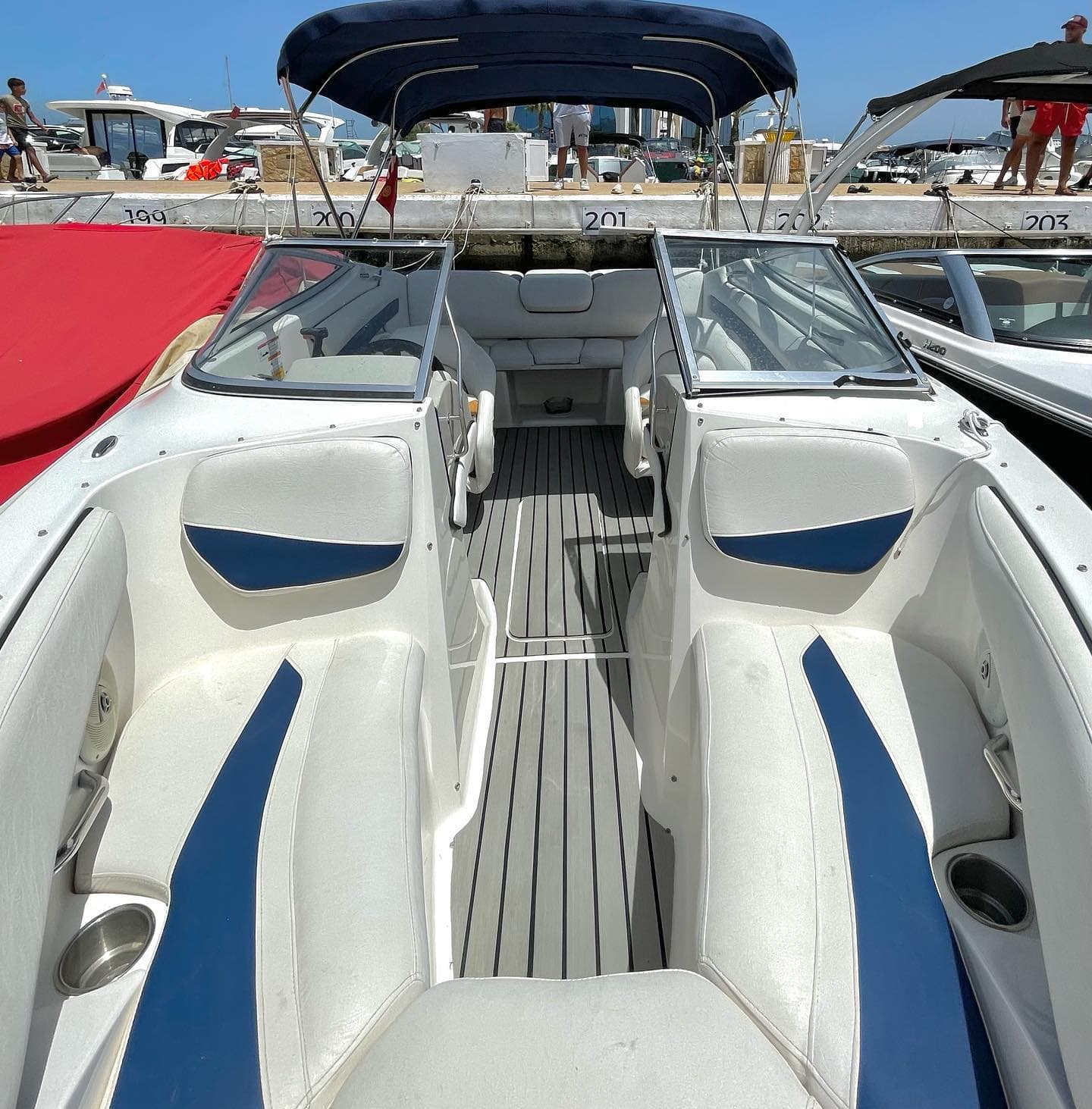 Sport boat Casara blanc et bleu marine à louer à Marina Smir — 3