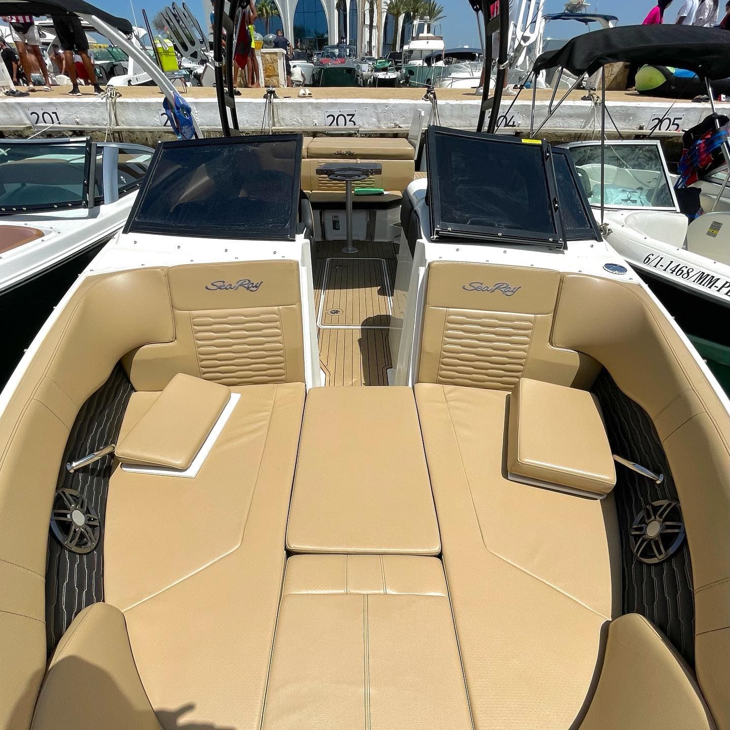 Sea Ray SPX 280 Rnsas à louer à Marina Smir — sun-pad arrière et cuir beige — 2
